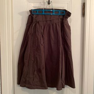 Theory army green full skirt. Pockets, removable belt and lined. Size 8.